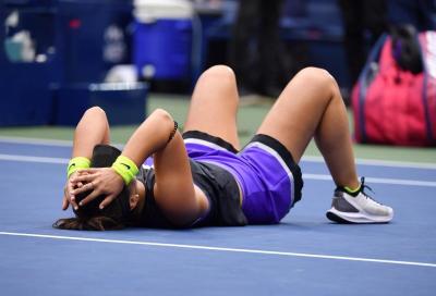 Miami Open, Bianca Andreescu costretta ad abbandonare il campo in sedia a rotelle (VIDEO)