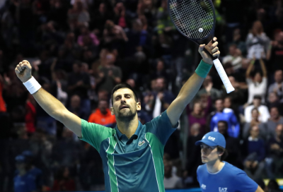 Nitto ATP Finals, Djokovic mostruoso: batte Alcaraz e raggiunge Sinner in finale