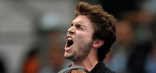 Forfait Simon. Isner per Seppi