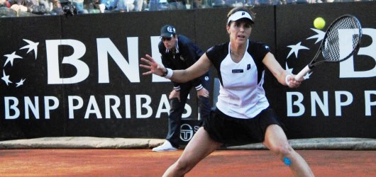 La risposta in drop shot di Maria Jose