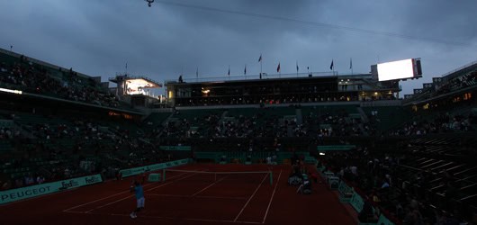 Pioggia e buio, Parigi a rilento