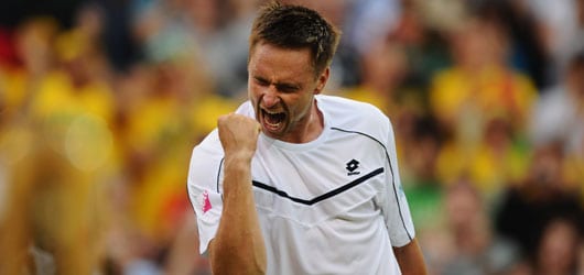 Federer diverte, Soderling rimonta