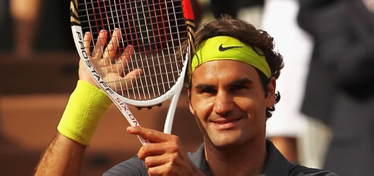 Federer, avanti a fatica
