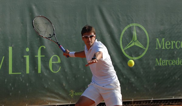 Robredo-Hanescu in semi, azzurri ko
