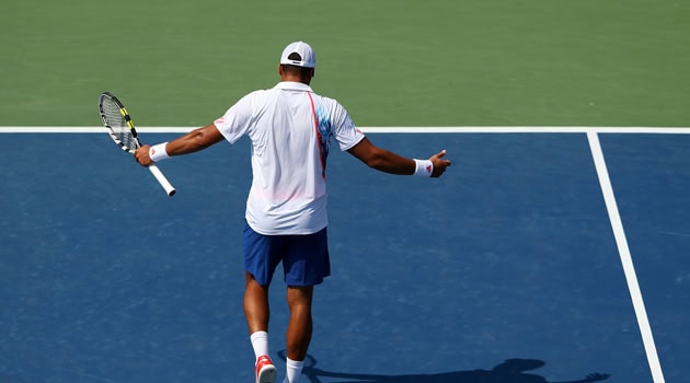 Roddick saluta, Tsonga cade, Federer passeggia