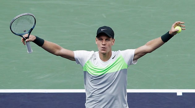 Murray con brivido, Federer e Djokovic volano
