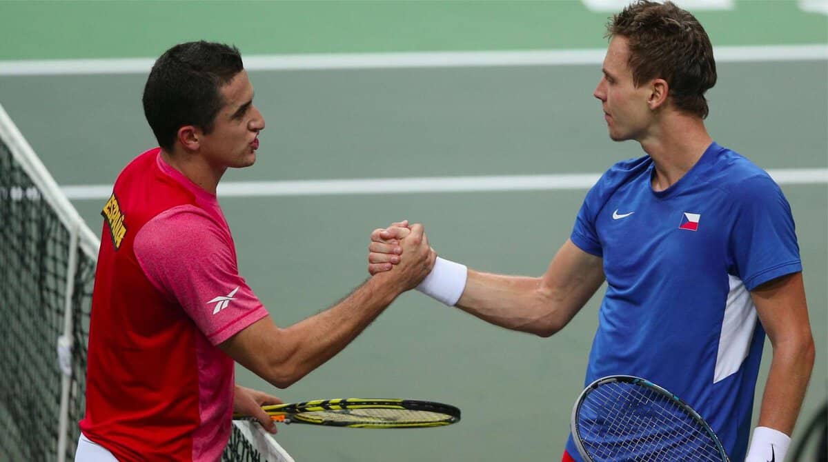 Berdych passa al quinto, 1-1