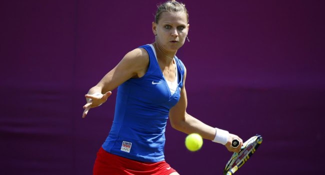 Safarova super, la R. Ceca fa festa