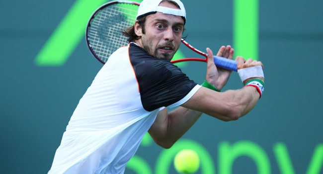 Schiavone avanti, Paolo Lorenzi e Camila Giorgi fuori