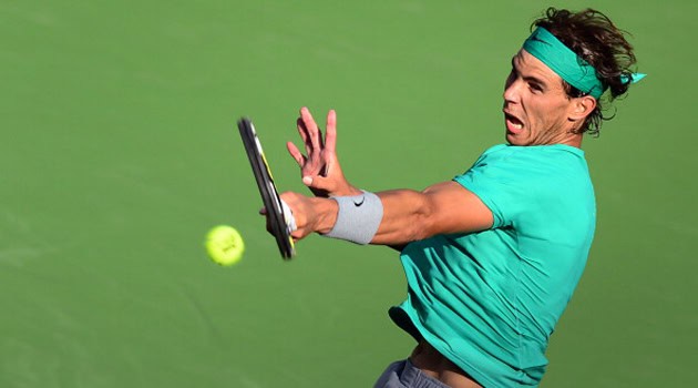 Nadal si allena… e passa lo straccio