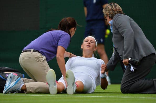 Mouratoglou se la prende con l’erba inglese