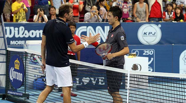 La maledizione di Benneteau bacia Nishikori