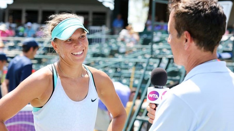 Sara scivola sul verde americano