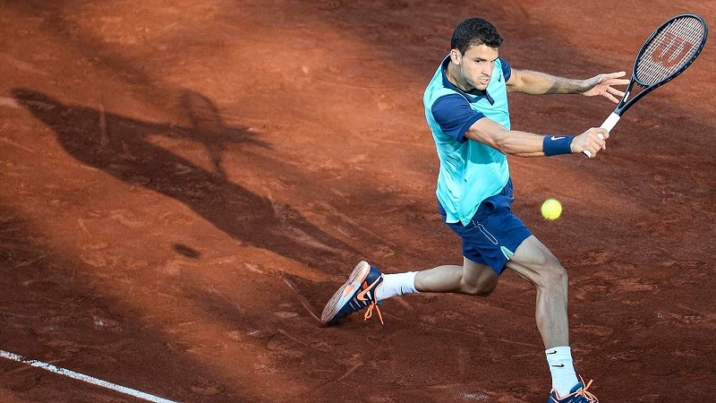 Federer si salva, Dimitrov no