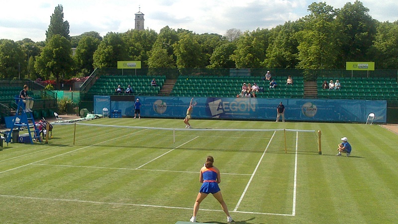 TV: si fa giugno e il tennis diventa verde