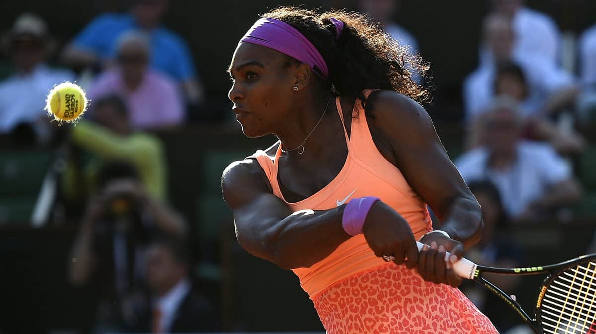 Serena in finale con il brivido