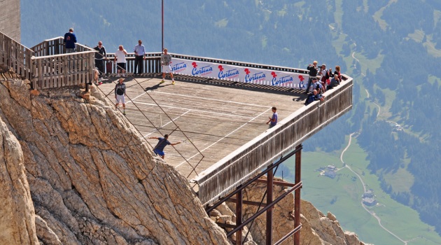 Cortina porta il tennis in cielo