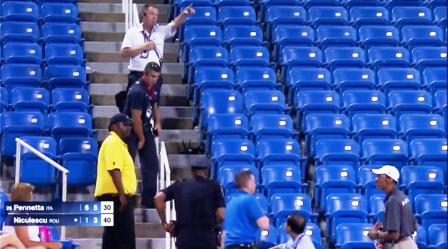 Il drone ferma il match (video)