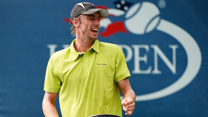 Dormire alla stazione per giocare a tennis