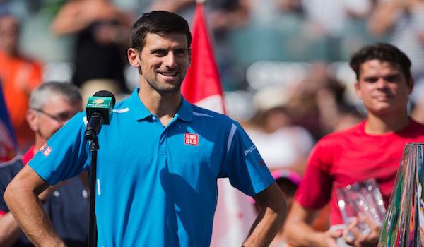 Djokovic domina Raonic. Azarenka supera Serena Williams