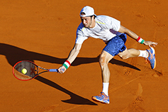 Lorenzi lotta, ma Monfils è troppo forte