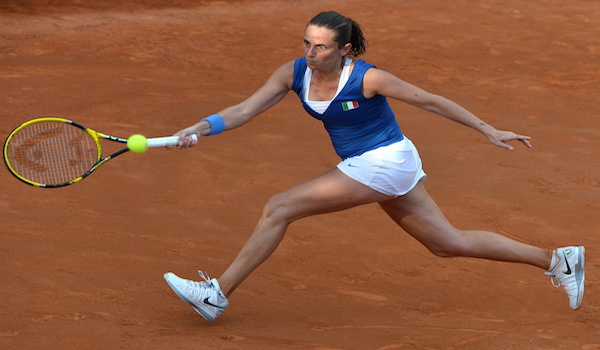 Vinci sprofonda contro Suarez Navarro