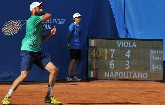 Lorenzi vince a fatica, Viola elimina Napolitano