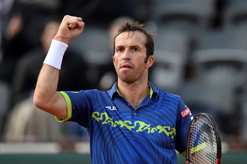 Stepanek esalta ma Murray si salva in extremis