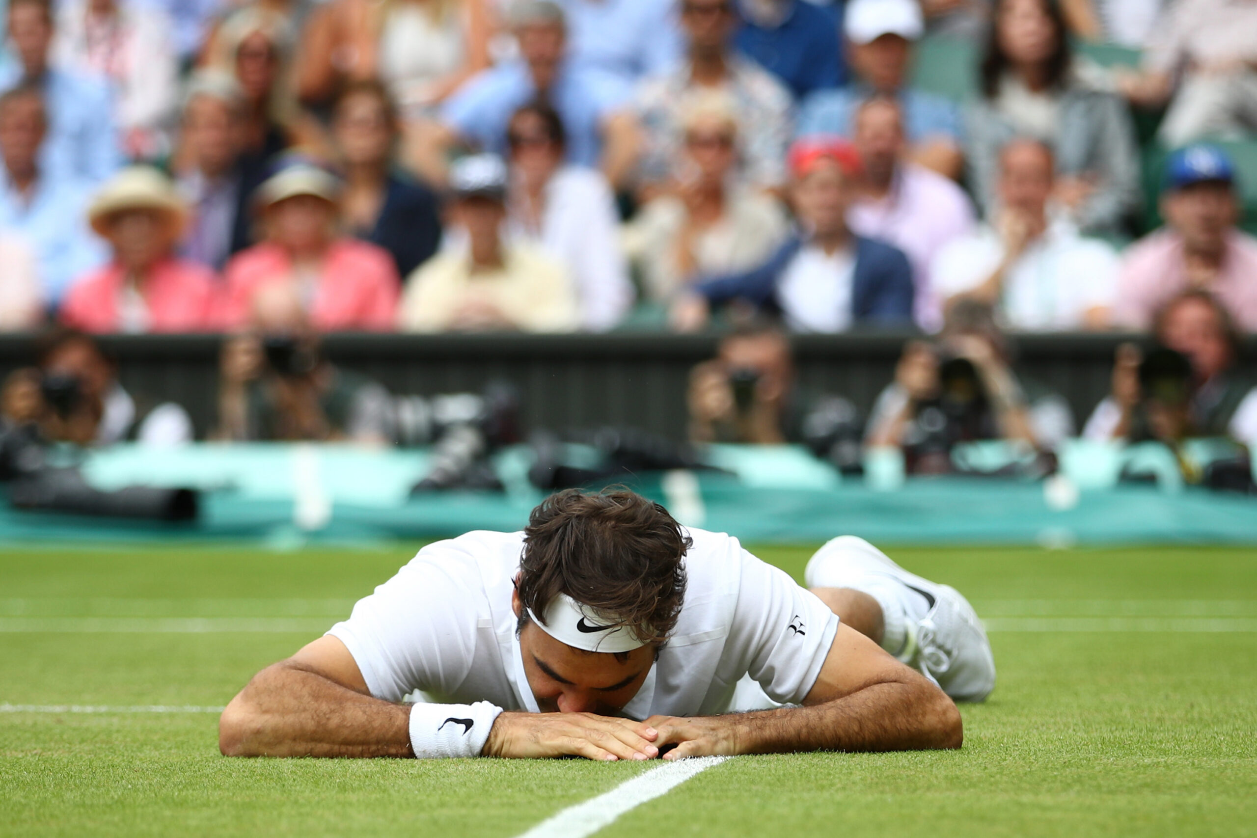 Federer cade, ma stavolta non si rialza e Raonic vola in finale