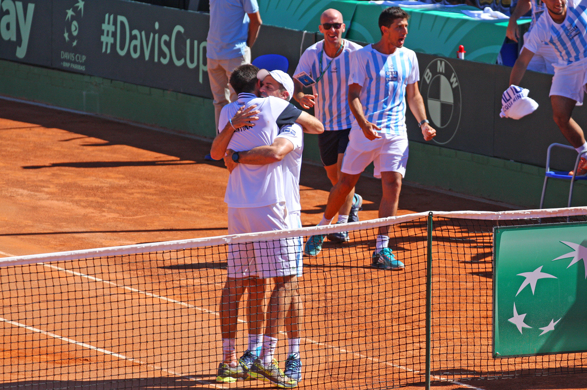 Fognini sconfitto, è resa Italia