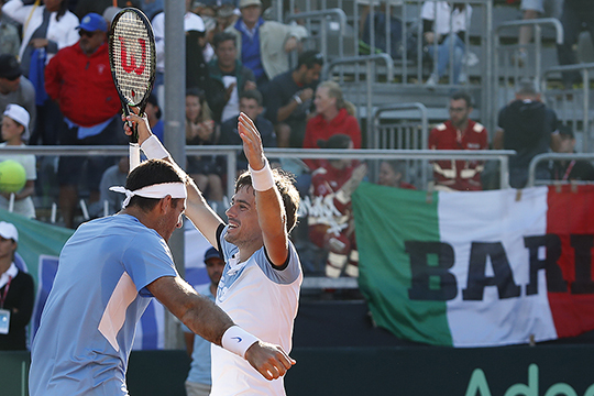 Due set in omaggio sono troppi. La mano malandata di Seppi.