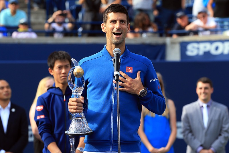 Un mare di abbracci per Novak Djokovic