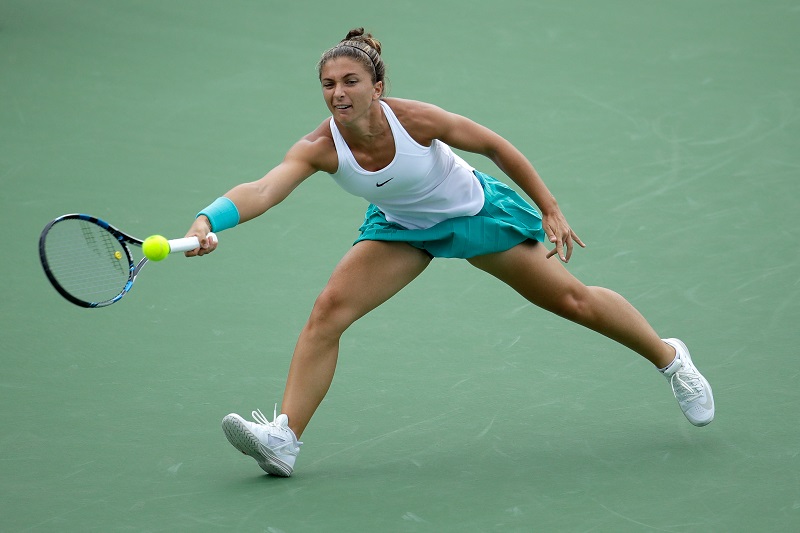 Sara Errani scivola nella pioggia dell’Ohio
