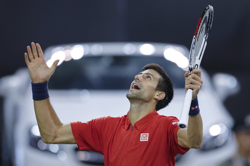 Bravo Nole, canta che ti passa!