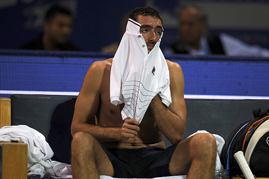 La palla è fuori, ma Cilic è senza “challenge”. E perde.
