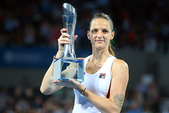 Le altre soffrono, Karolina domina