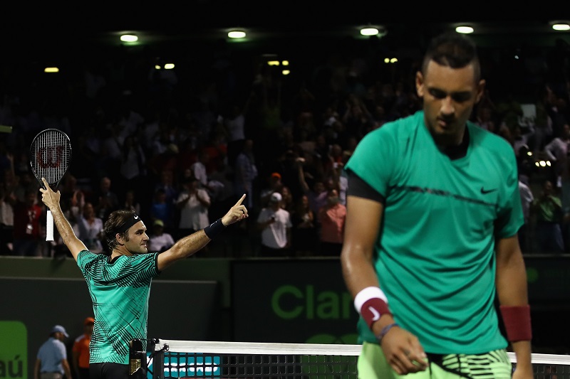 Kyrgios bello e scriteriato, Federer va