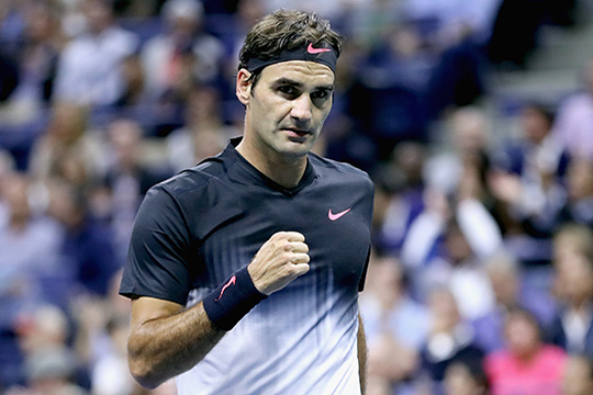 Cinque set di alti e bassi per Federer