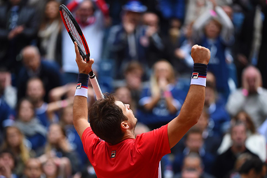 Il miracolo di Lajovic fa sudare la Francia