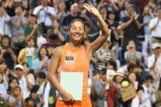 L’emozionante addio di “nonna” Kimiko