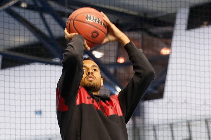 Kyrgios riparte senza coach… e senza basket