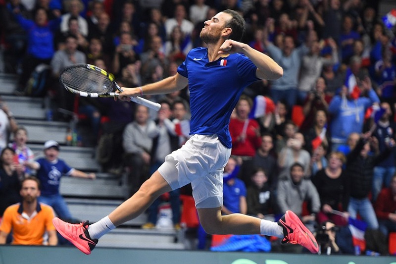 Adrian Mannarino salta e fa volare la Francia
