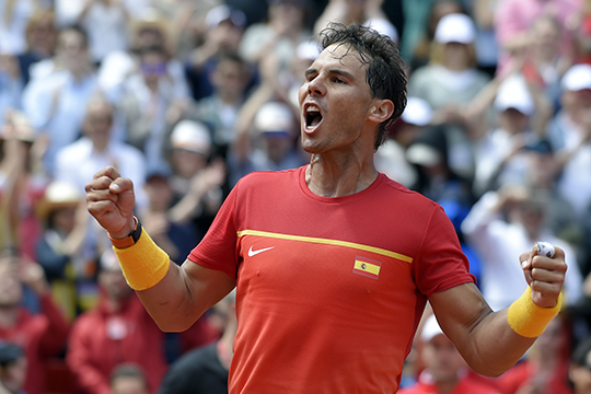 Nadal perfetto, Ferrer eroe: la Spagna ce la fa