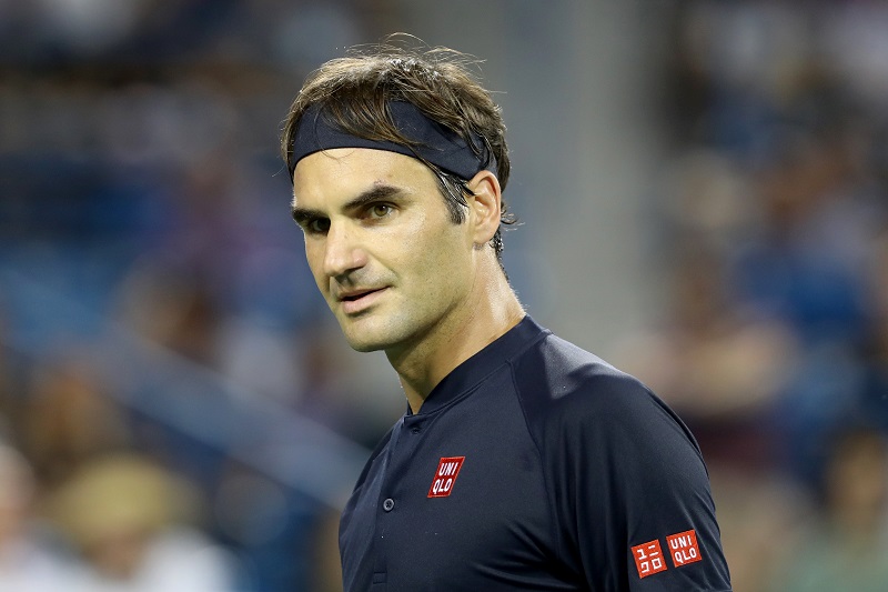 Federer anticipa anche la mezzanotte
