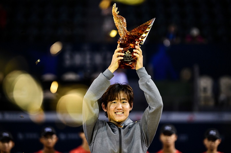 Nishioka saluta la sfortuna: primo titolo ATP