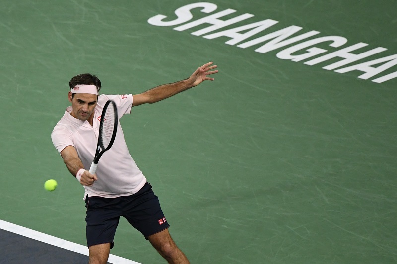 Federer blocca Medvedev e si gode Shanghai
