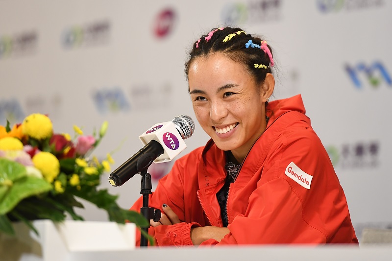 Qiang ringrazia le regole vola in finale