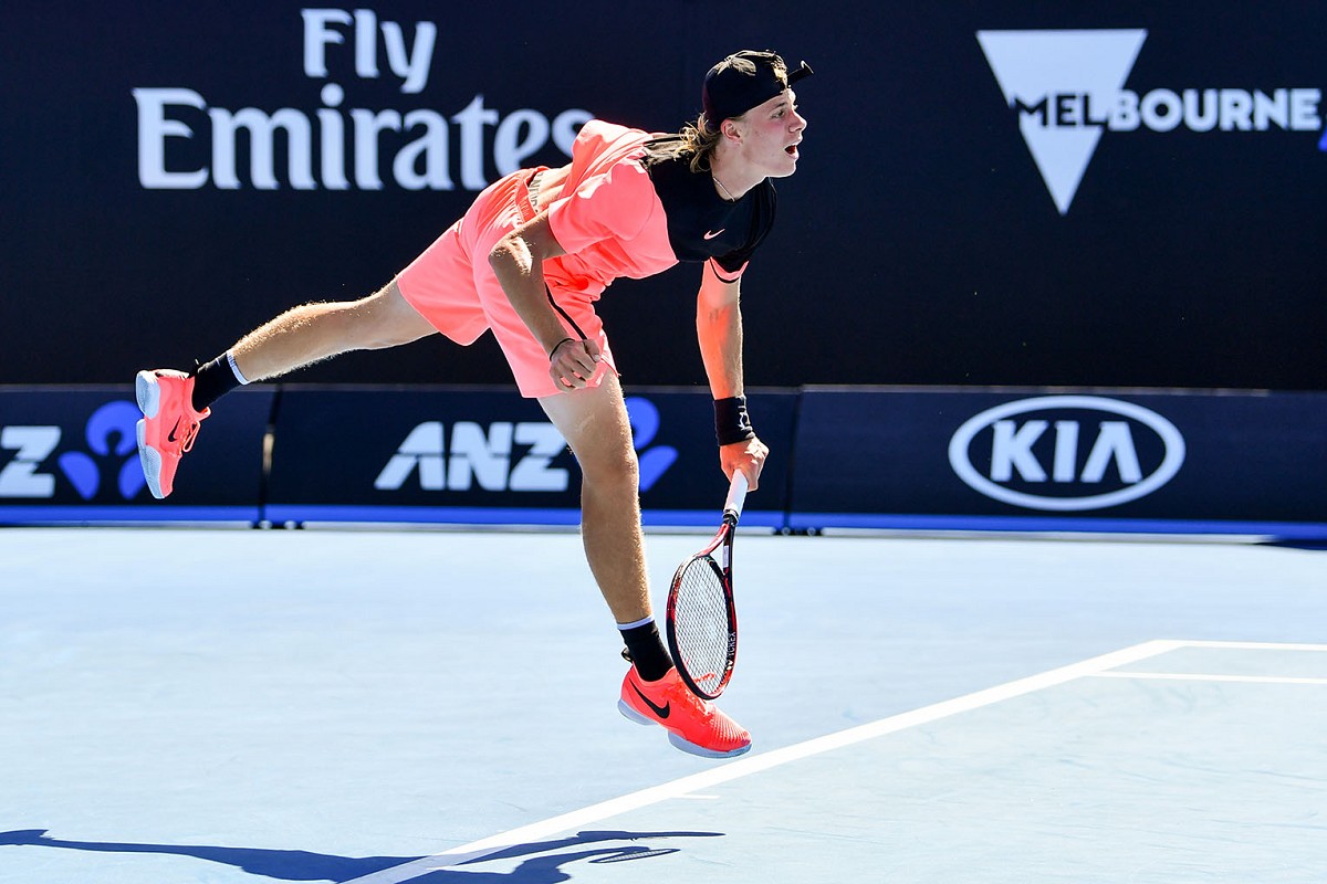 Shapovalov pronto al ritiro se l’aria sarà tossica