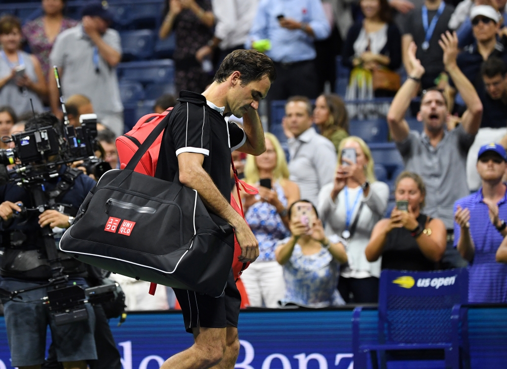 Federer operato in artroscopia : “Ci rivediamo sull’erba”