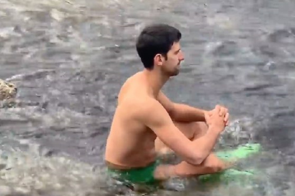 Djokovic nell’acqua gelida: ecco la #NoleChallenge